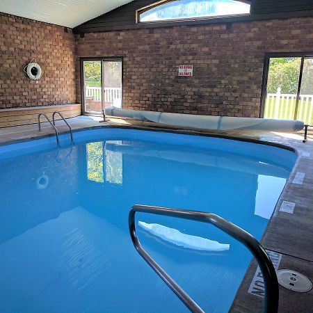 Hop & Vine Inn Fennville Екстериор снимка