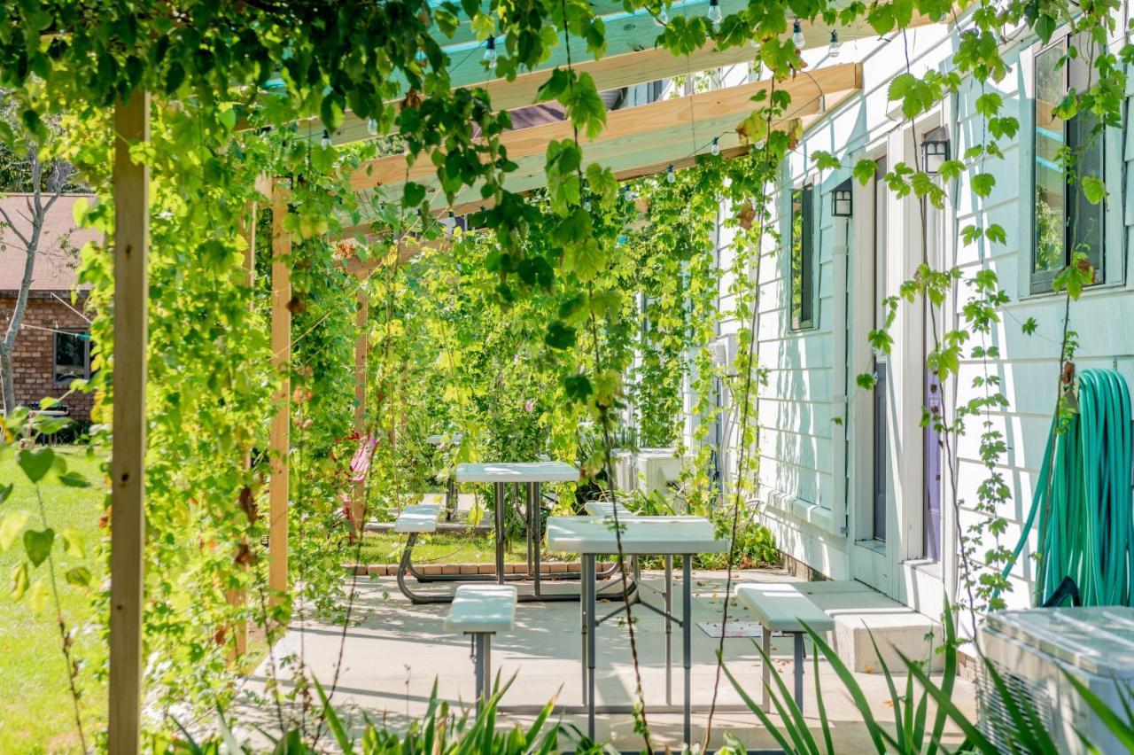Hop & Vine Inn Fennville Екстериор снимка