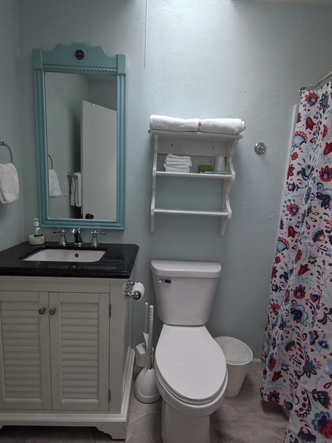 Hop & Vine Inn Fennville Екстериор снимка
