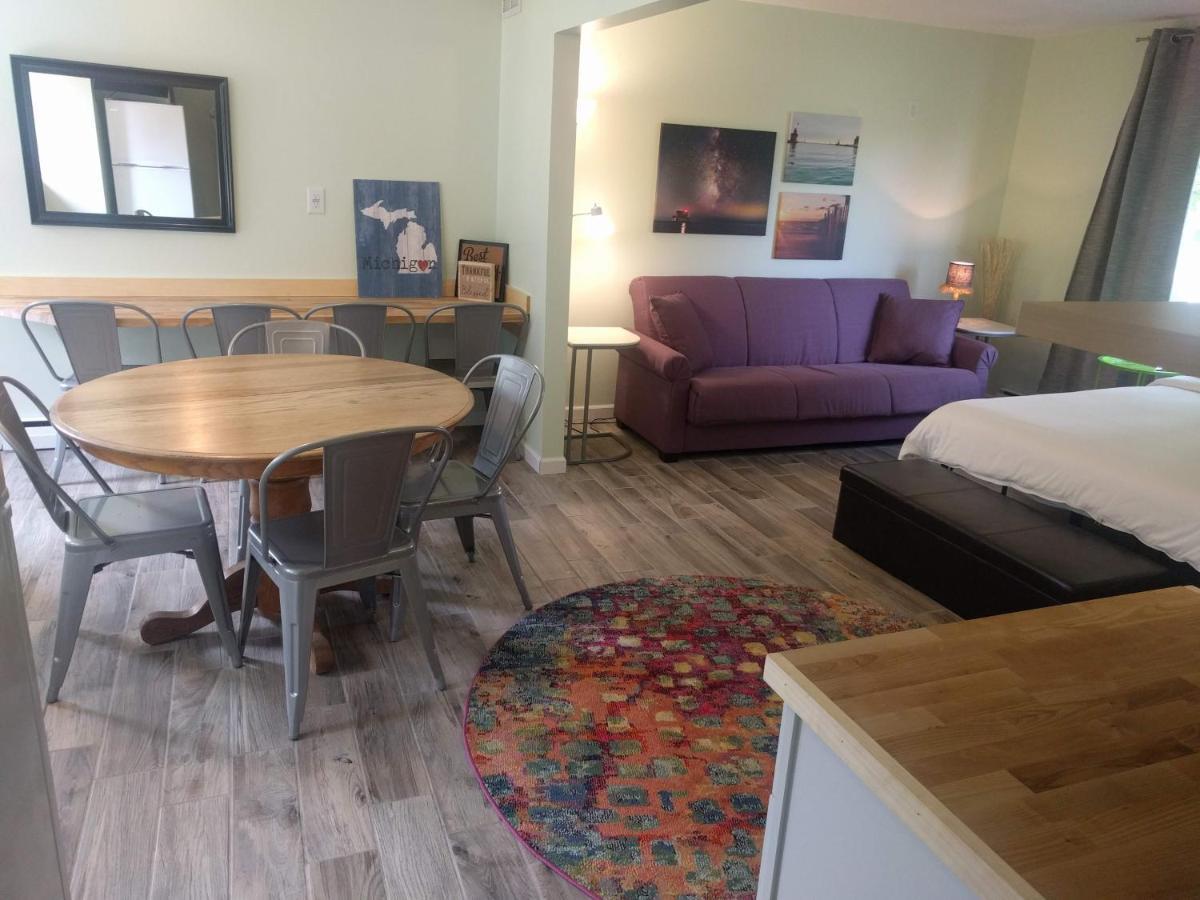 Hop & Vine Inn Fennville Екстериор снимка