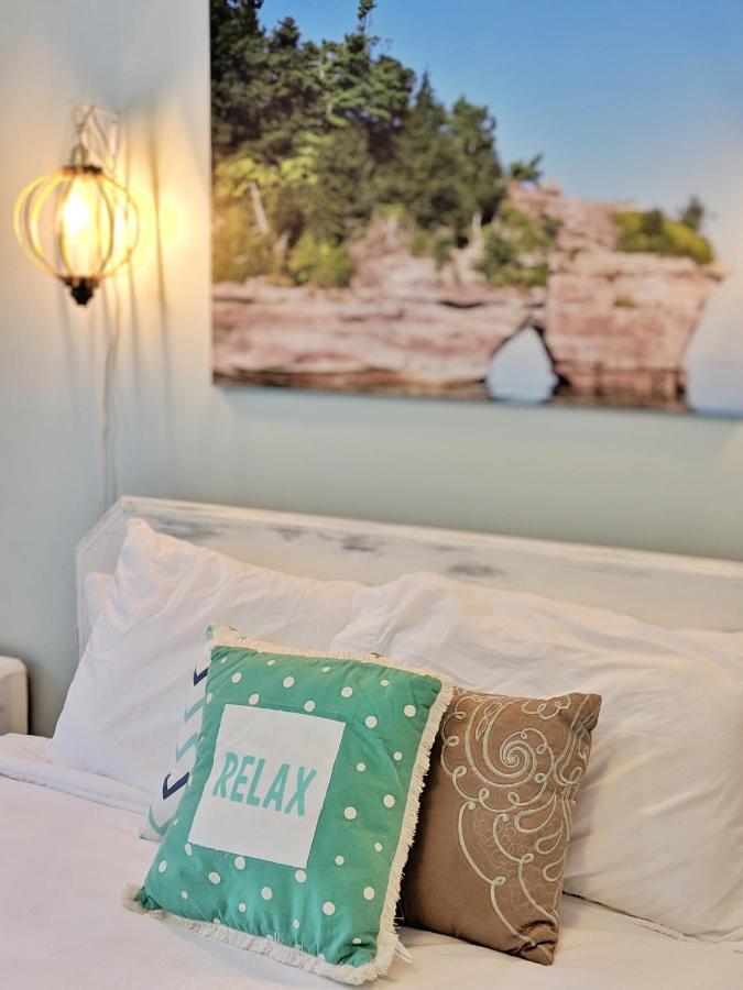 Hop & Vine Inn Fennville Екстериор снимка
